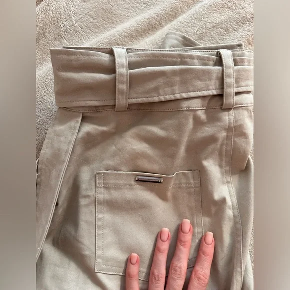 Maniere De Voir Cream Trousers with Architectural Seam Design - Picture 5 of 9